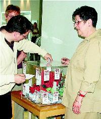 Gut gefllt war nach der Typisierungsaktion auch die Spendenbox